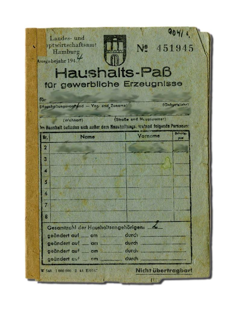 Abbildung von einem Haushaltspaß von Hannelore Wilmers, grüner Karton mit Schreibmaschinenschrift. andes- und Hauptwirtschaftsamt Hamburg.